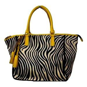 Boden Leather Bag in excellent condition. Add this to your fall wardrobe.